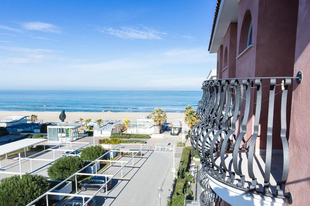 Hotel Trevi Riccione, In Centro Sul Mare Dış mekan fotoğraf